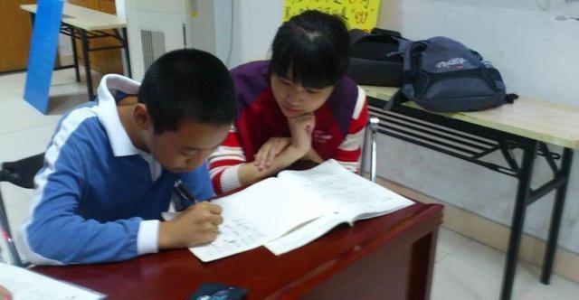 学习成绩|这种毒友谊带给孩子的伤害比早恋还大，爸妈还不好出面干涉