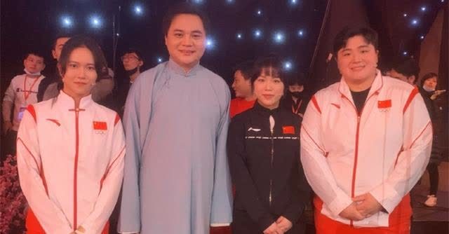 德云社相声春晚录制结束,众演员晒照引发网友期待,能来的都来了