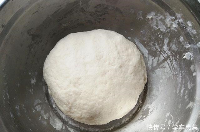 自从学会做这饼,我家一周吃3回,又香又脆,放凉了也不硬!