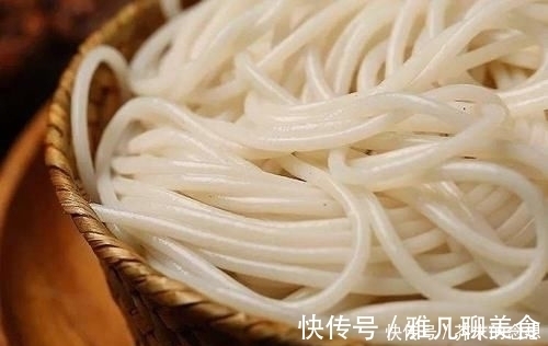 七种造假食物，图五像在吃塑料，网友全部都吃过，我没救了