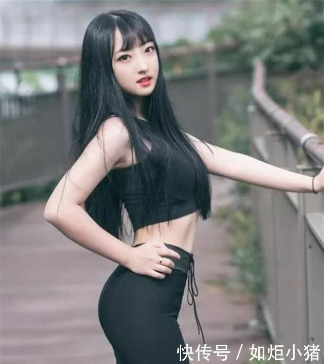 路人街拍,身姿摇曳的打底裤美女,散发出女神气场!