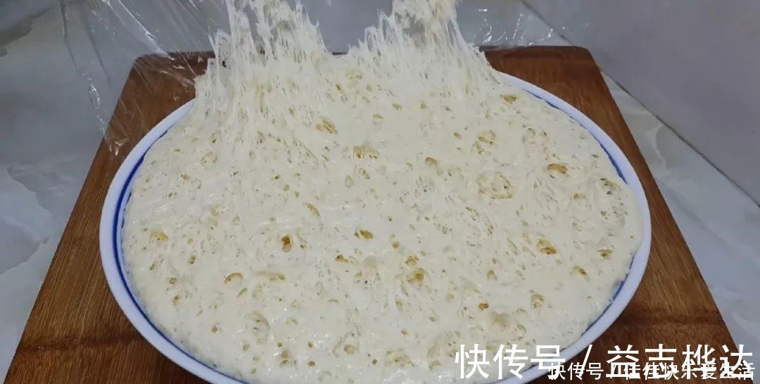 面粉别蒸馒头了,加2个鸡蛋,个个蓬松暄软,比面包简单好吃