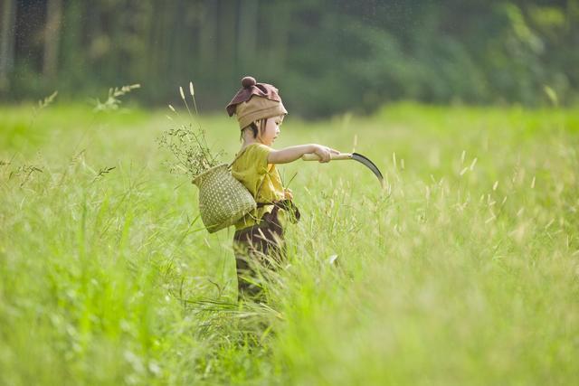 暖男|妈妈穿“露肩装”出门,直男宝宝操碎了心,网友:长大后是个暖男