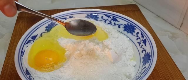 半斤红豆,1斤面粉,不用烤箱,教你做创意红豆包,比发糕还好吃