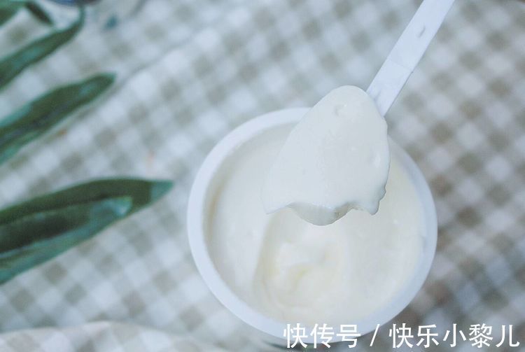 宝妈|宝宝奶粉能喝到几岁?并非是越晚越好,过了这个岁数,就该停奶了