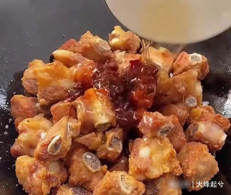 饭店的干锅排骨为啥那么好吃，大厨教你技巧，简单又实用