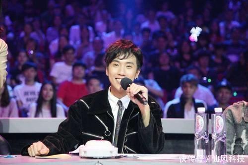 打脸|5年前惨被汪峰淘汰，现在却和他同坐导师椅，真的是实力“打脸”汪峰