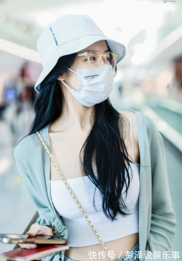 小开衫 现在正是穿小开衫的季节!遮肉又显瘦,搭配裙子太美了