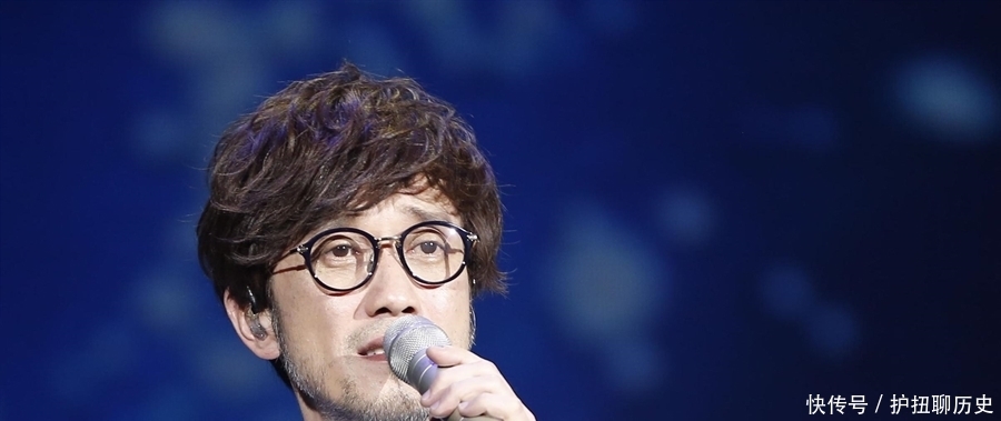 评委 王者在歌唱,青铜当评委:“情歌教父”周传雄,该不该现在出现