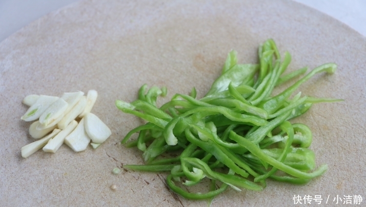 天熱,我隔三差五就做的素菜,開胃不上火,孩子常吃能提高免疫力