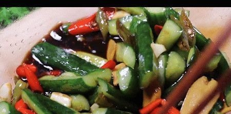腌黄瓜最忌用盐杀水,教你一招,清爽入味嘎嘣脆,半小时就能吃