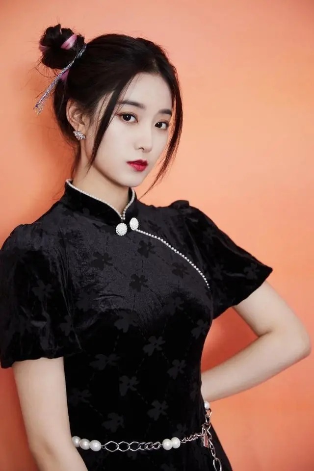 灵动|徐艺洋的女团身材“真香”,穿旗袍裙扮在逃公主,漫画腰抢镜