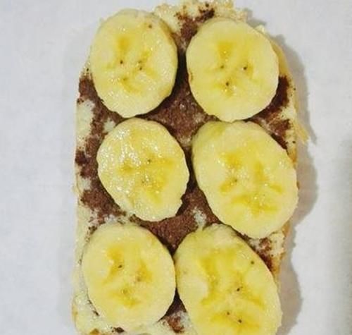 香蕉和此物一起吃，半個月下來，睡眠好了，肚子平了，皮膚更水嫩