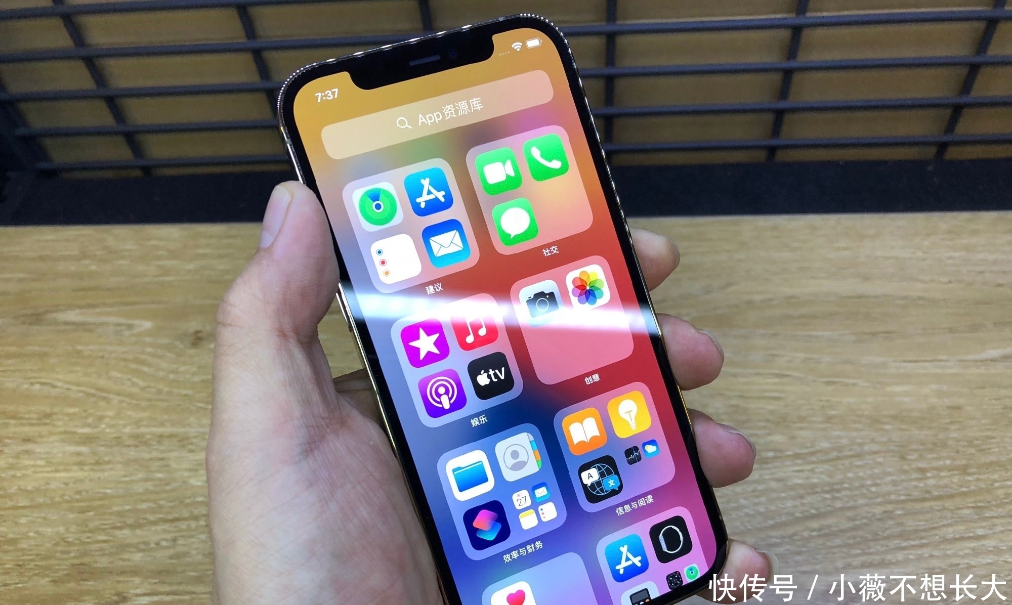 后悔|iPhone12开启降价模式，64G版跳水500元，加价买的朋友后悔了吗？