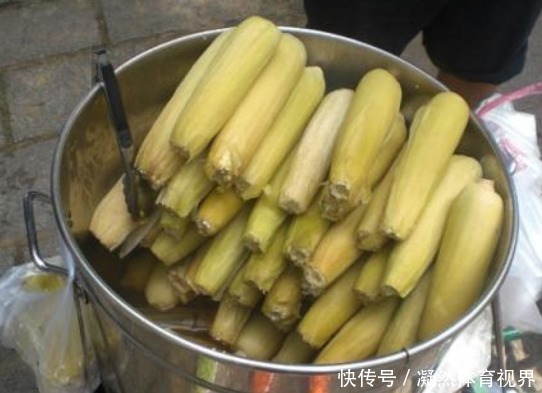 将玉米|做水煮玉米,好多人第一步就错了,难怪玉米不软糯香甜