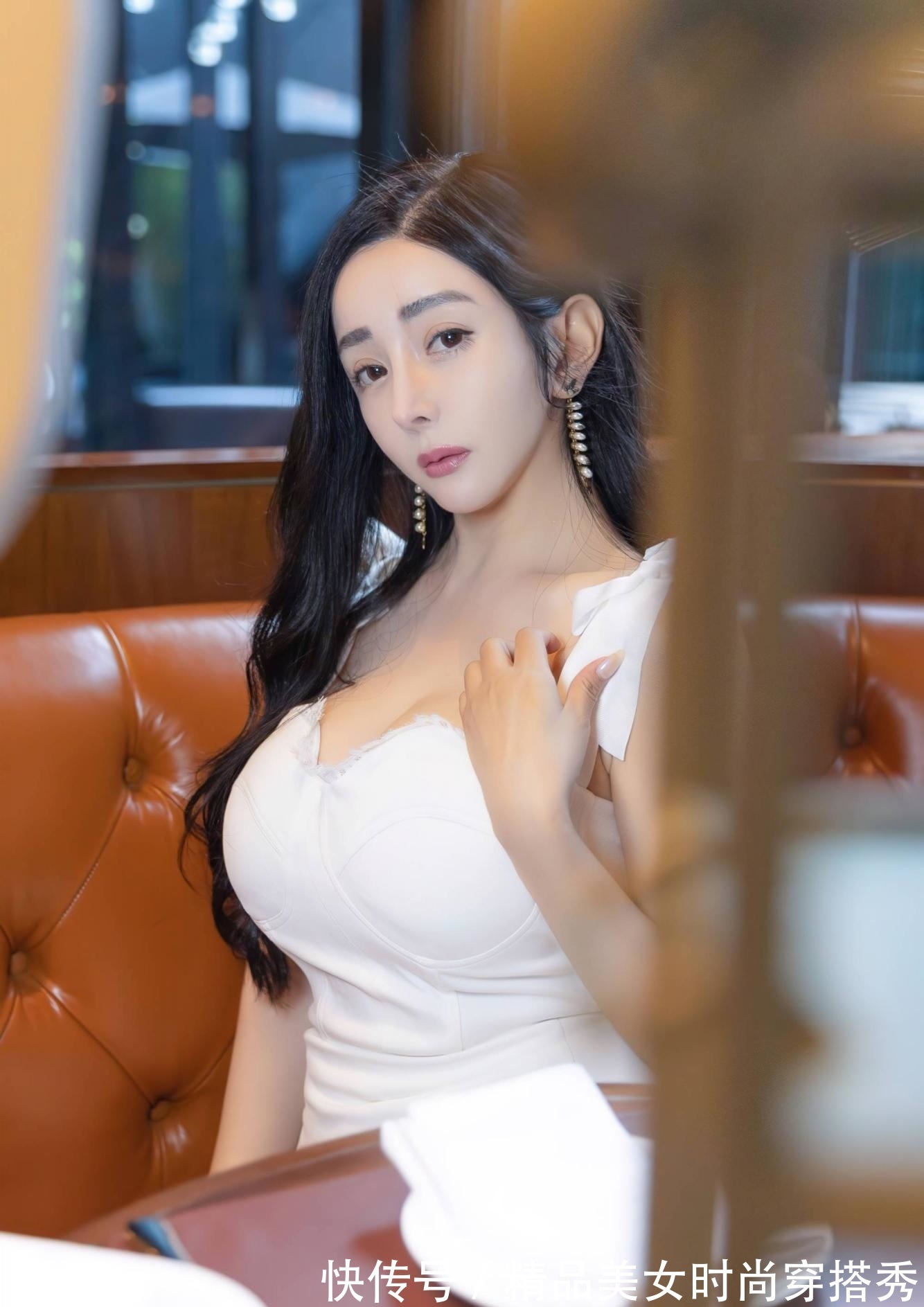 高跟鞋 一袭白色连衣裙或飘逸或精致,总是给人一种纯洁的美