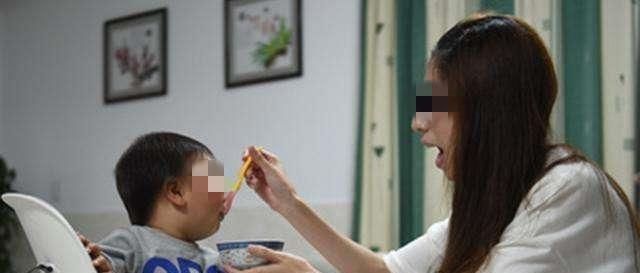 松软|6岁男孩长出“双排牙”，要一颗颗拔掉，妈妈自责不已，都怪我