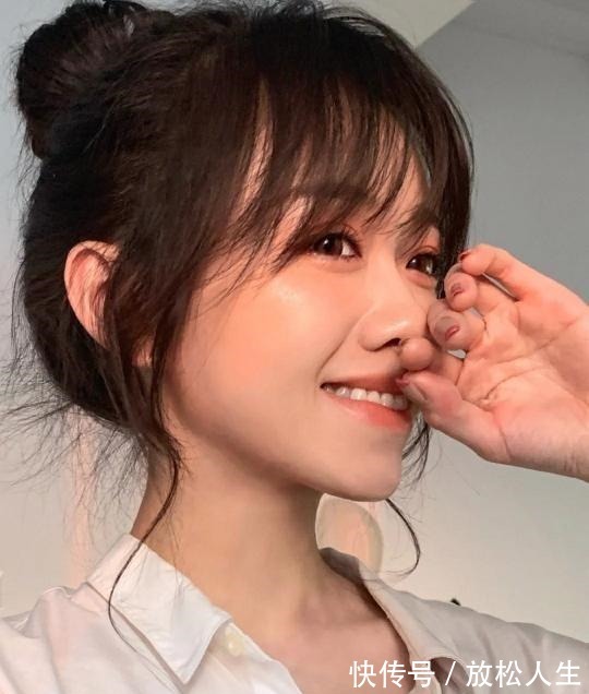 发型 日常的时尚发型,高丸子头温柔甜美很有少女感,这款值得尝试!