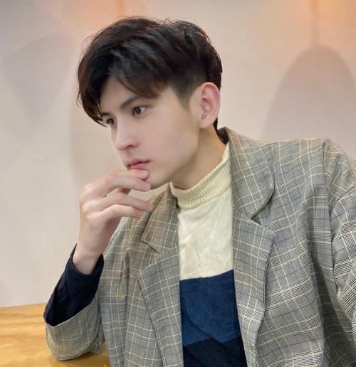 刘海|今春流行这8款男生发型,清新时髦又帅气,学生党上班族都合适