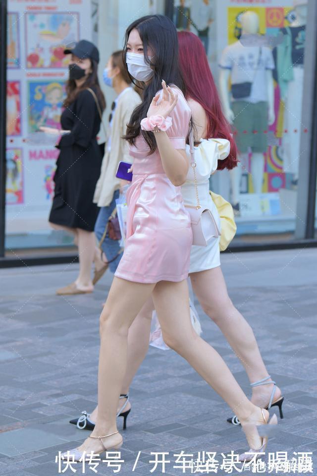 高跟鞋|粉色丝滑绸缎连衣裙,举止投足尽显淑女范儿,气质太优越了
