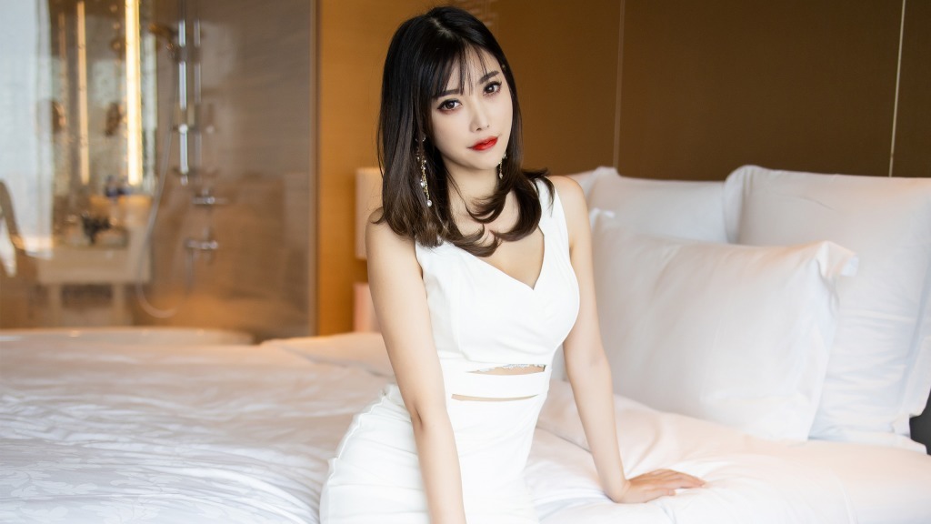 身穿白色|杨晨晨身穿白色短裙, 大秀热火性感身材, 让人心动不已