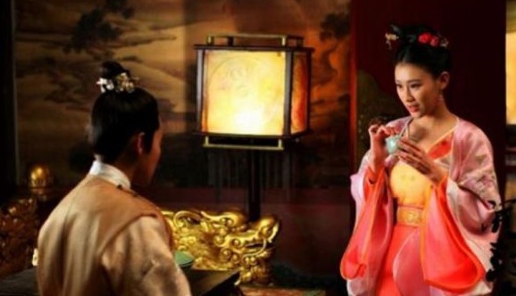 能忍|史上最能忍的皇帝,为保住皇位装瞎子3年,皇后在他眼前与大臣私通