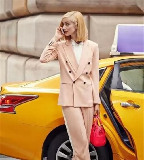 容易显老的4种颜色,皮肤黄的女生总爱穿,显老没气质,被人笑话