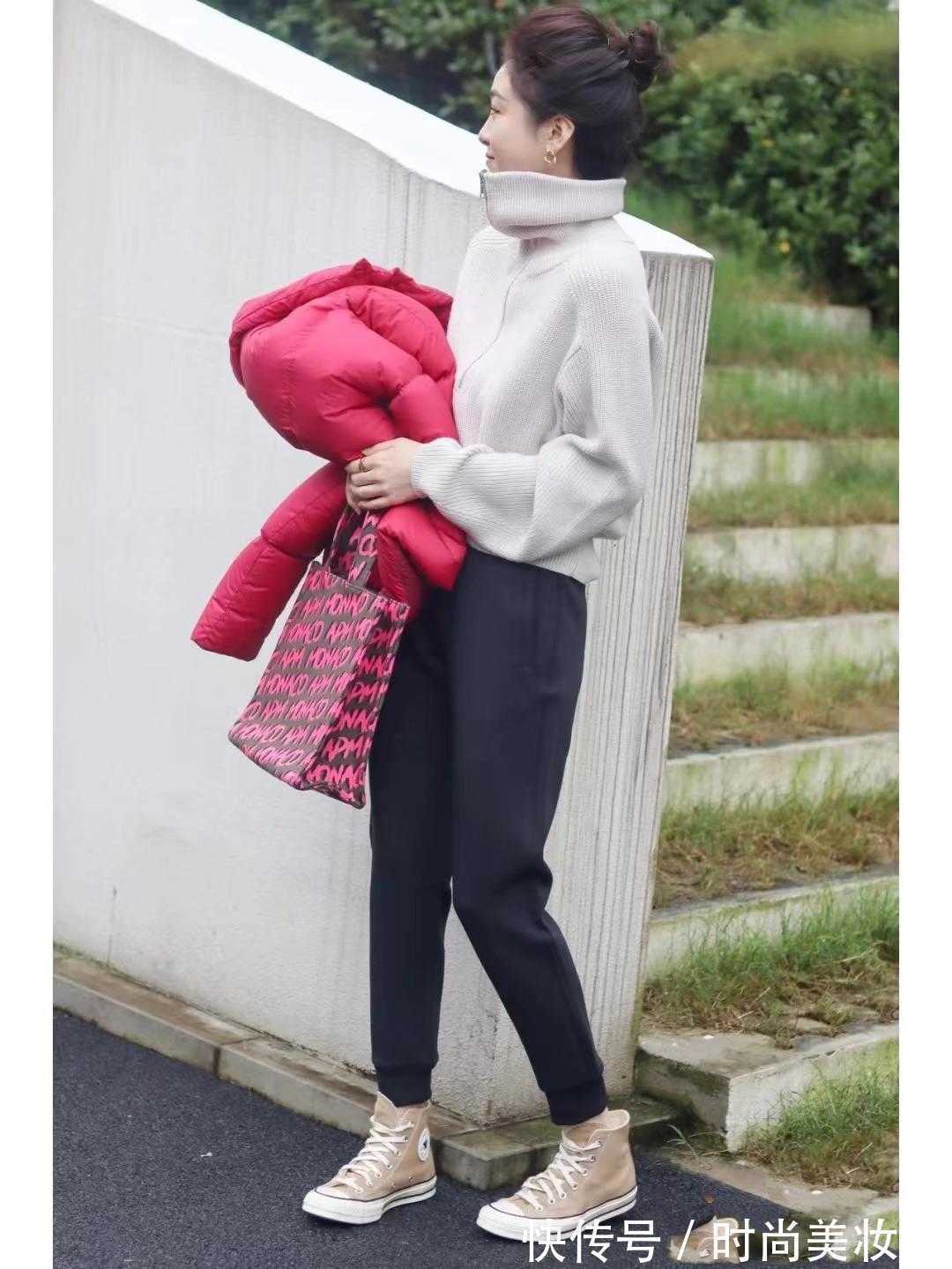 打底衫|“羽绒服”还是只会配打底衫吗?学她的叠穿搭配,洋气又保暖