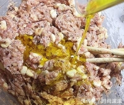 鲜嫩|饺子肉馅这样调，鲜嫩多汁，咬一口流油，美味饺子百吃不厌！