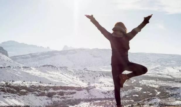 树型|这个体式坚持不了6秒，说明你的身体已经70岁了