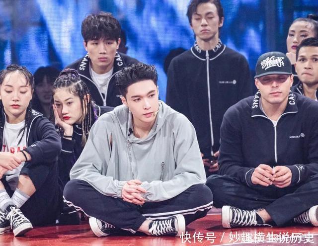 别再这样穿卫衣了!真的很low!