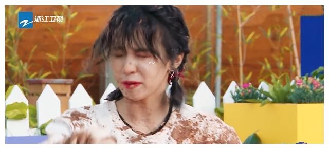 杨颖|杨颖粉丝发起投票希望《奔跑吧》留谁，最终结果彰显三大现实