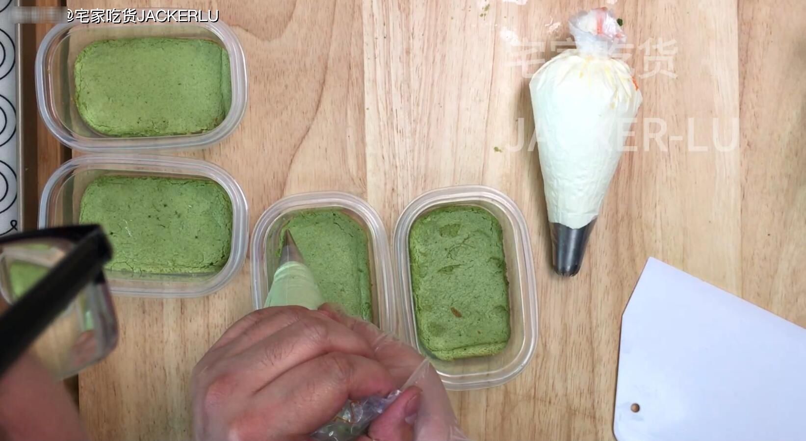 抹茶蜜豆盒子蛋糕,淡淡茶香配上甜蜜奶油,清新不甜腻。