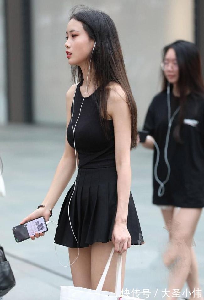 绑带 美女街拍:鞋带马上绑到大腿了,只顾着臭美,腿都被勒出“淤青”了