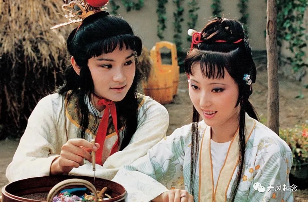 刘姥姥&贾母将喝剩的半杯茶,给75岁的刘姥姥品尝,为何对方毫不嫌弃?