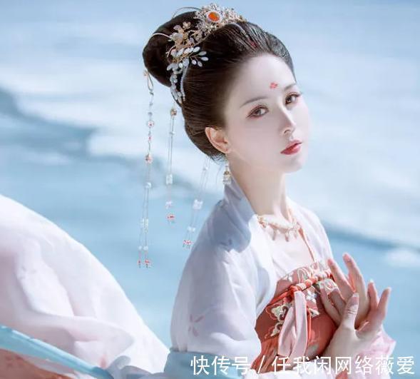 先帝!古虐重生后,他看着前世丑颜的小妾,心底滋长着疯狂的霸占欲!