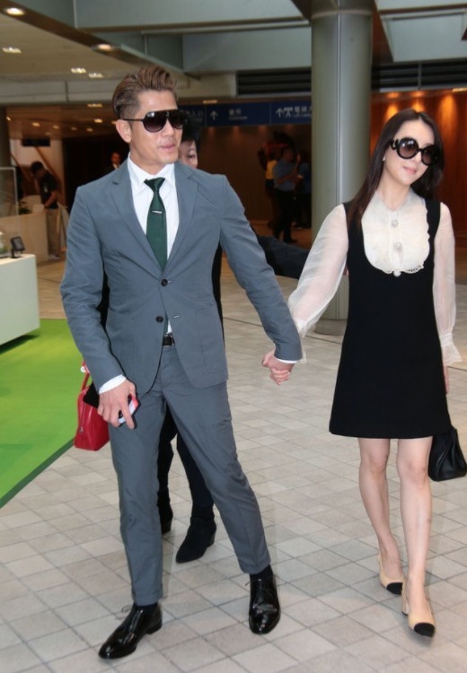 雪纺衫|方媛不愧是“天王嫂”,穿雪纺衫配黑色连衣裙甜美温柔,娇俏可爱