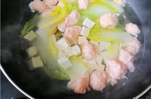  冬天，吃牛羊肉不如吃它，12元1斤，高蛋白低脂肪，做成汤真鲜