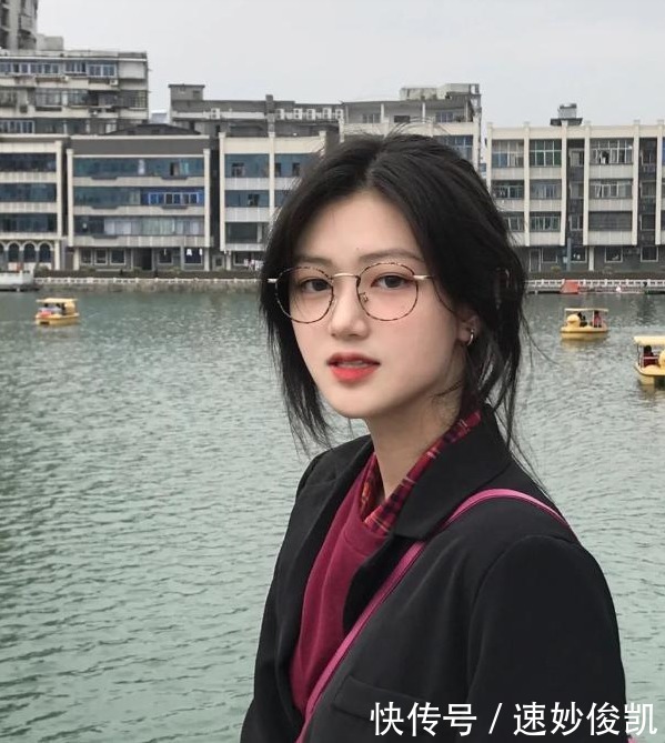 方脸|方脸适合什么发型?方脸女孩变美手册,发型妆容都能够修饰