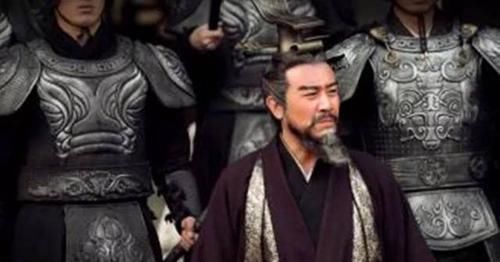 多此一举|曹操处决吕布时,为何要先缢死再斩首,岂不是多此一举