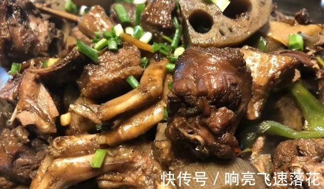 上手|笋和腊鸭搭配在一起,鲜香开胃还下饭,做法简单易上手,太美味了!