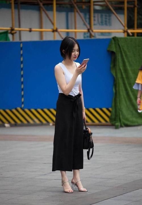 时尚感|黑+白的经典色，搭配出时尚感，尽显女神妩媚动人范！