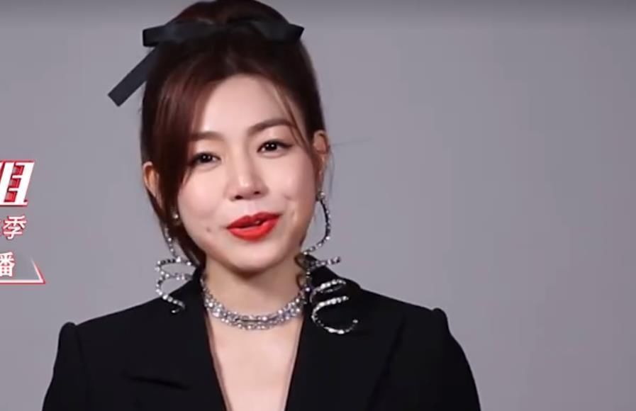 无美颜镜头怼|37岁陈妍希录节目,无美颜镜头怼脸拍时,这颜值确定没开玩笑?