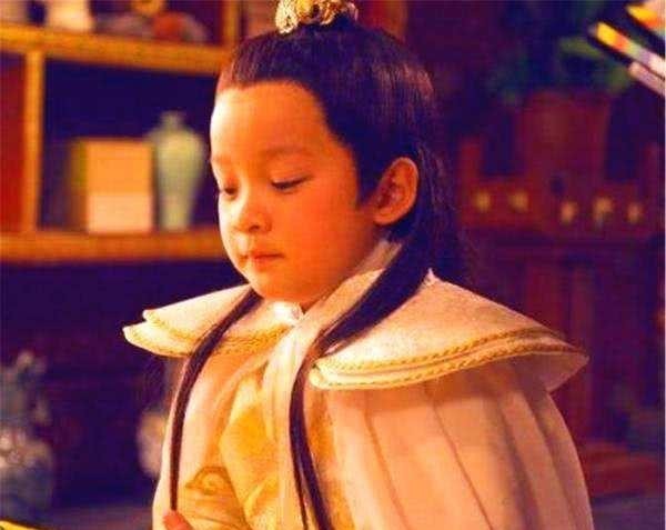 皇上|一孩子跑到龙椅上去玩,皇上:皇帝好做么?孩子回4字,成功继承皇位!