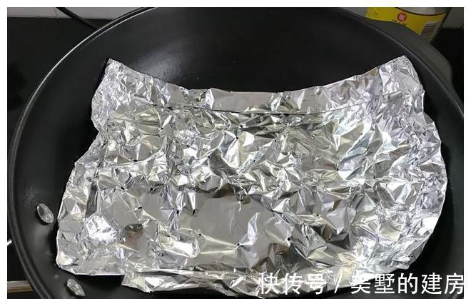 锡纸|不用烤箱也能做烤鱼，香辣鲜美，外酥里嫩，越吃越香，太简单了！