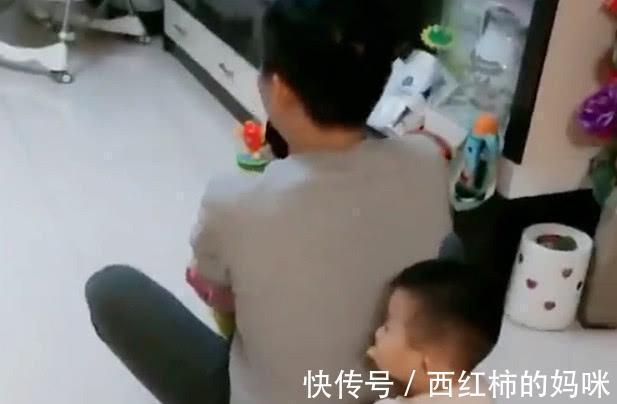 乐乐|宝宝的扭扭车被女娃霸占,索要时女娃奶奶说的话,母亲强行夺回