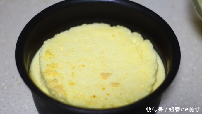 炎热的夏天,来一份酸酸甜甜的百香果慕斯,解暑又开胃!