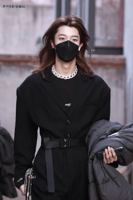 《青春有你》原来是这样带货的？大厂男孩成为行走的种草机！