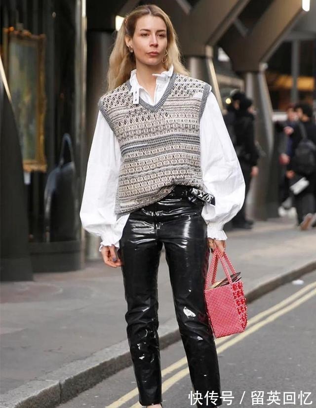 奶奶背心 今年“奶奶背心”又火了,这样搭配经典又时髦,承包你一整个秋冬!