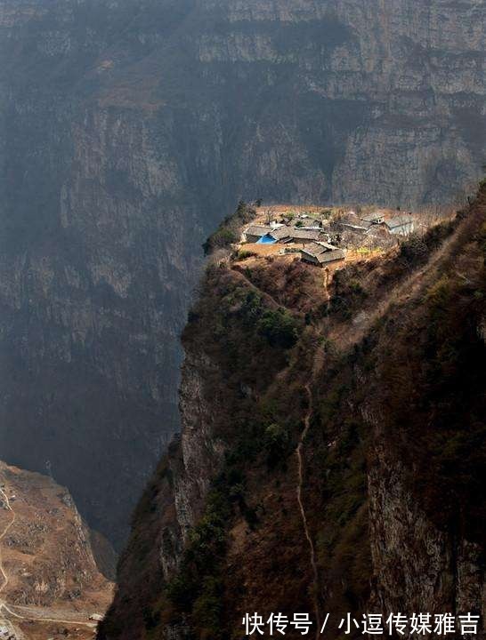 村落|悬崖上的村庄, 外地嫁进来的媳妇儿临终也回不了娘家